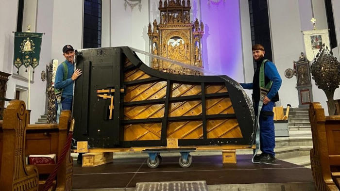 SCHWERE MÖBEL TRANSPORTIEREN